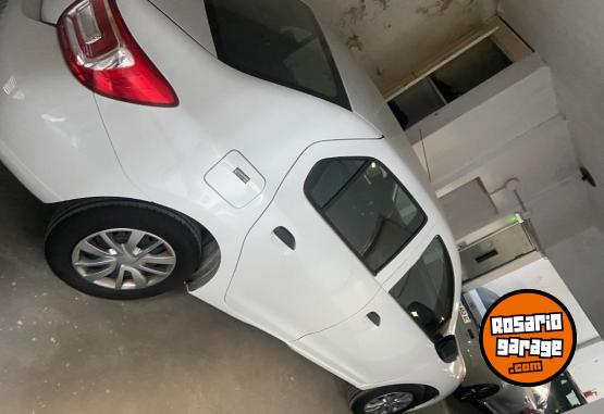 Autos - Volkswagen Logan 2024 Nafta 84000Km - En Venta