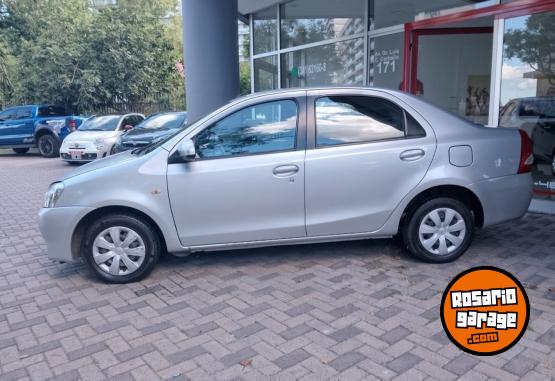 Autos - Toyota Etios  full  1.5 2015 Nafta 85000Km - En Venta