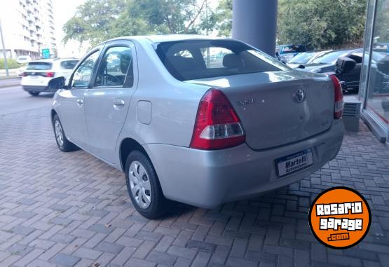 Autos - Toyota Etios  full  1.5 2015 Nafta 85000Km - En Venta