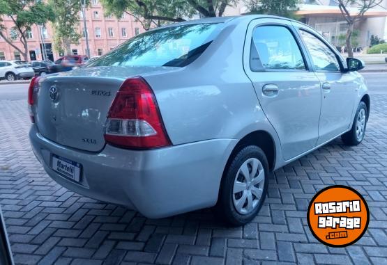 Autos - Toyota Etios  full  1.5 2015 Nafta 85000Km - En Venta