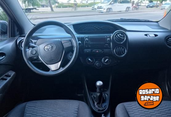 Autos - Toyota Etios  full  1.5 2015 Nafta 85000Km - En Venta