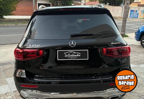 Camionetas - Mercedes Benz GLB 250 4MATIC MHEV 2025 Electrico / Hibrido 9000Km - En Venta