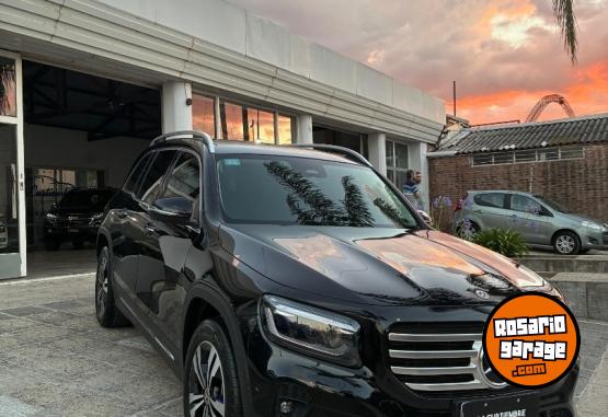 Camionetas - Mercedes Benz GLB 250 4MATIC MHEV 2025 Electrico / Hibrido 9000Km - En Venta