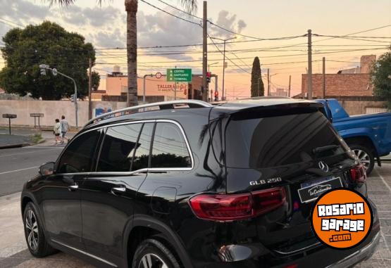 Camionetas - Mercedes Benz GLB 250 4MATIC MHEV 2025 Electrico / Hibrido 9000Km - En Venta