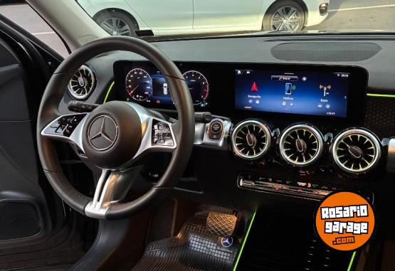 Camionetas - Mercedes Benz GLB 250 4MATIC MHEV 2025 Electrico / Hibrido 9000Km - En Venta