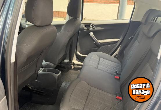 Autos - Peugeot 208 allure touchscreen 2016 Nafta 120000Km - En Venta