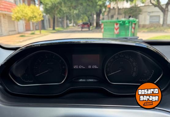 Autos - Peugeot 208 allure touchscreen 2016 Nafta 120000Km - En Venta