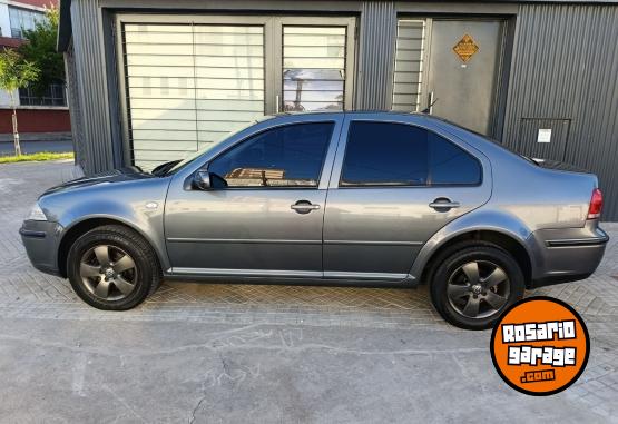 Autos - Volkswagen BORA 2.0 TRENDLINE 2010 Nafta 167000Km - En Venta