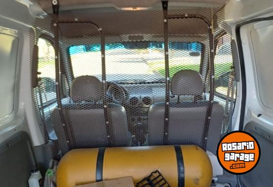 Utilitarios - Renault Kangoo 2012 GNC 250000Km - En Venta