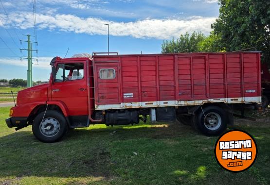 Camiones y Gr�as - VENDO MERCEDES-BENZ 1620 CON CARROCER�A - En Venta