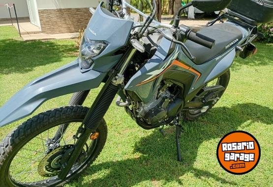 Motos - Honda Tornado XR 300 2025 Nafta 1890Km - En Venta