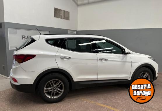 Camionetas - Hyundai Santa Fe CRDI 2.2 2018 Diesel 150000Km - En Venta