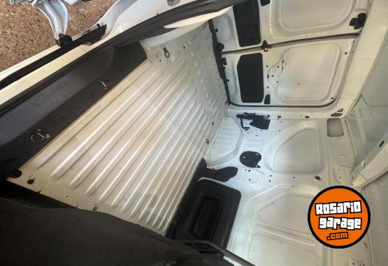 Utilitarios - Renault Kangoo 2019 Diesel 175000Km - En Venta