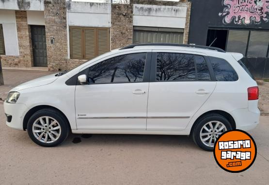 Autos - Volkswagen suran highline 2014 Nafta 104000Km - En Venta