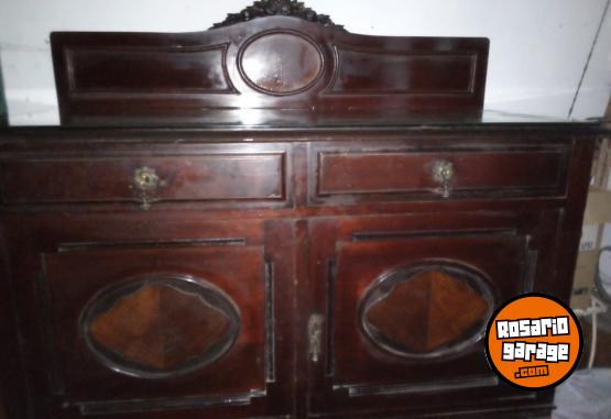 Hogar - Bahiut de Estilo en Caoba con Vidrio Superior - En Venta