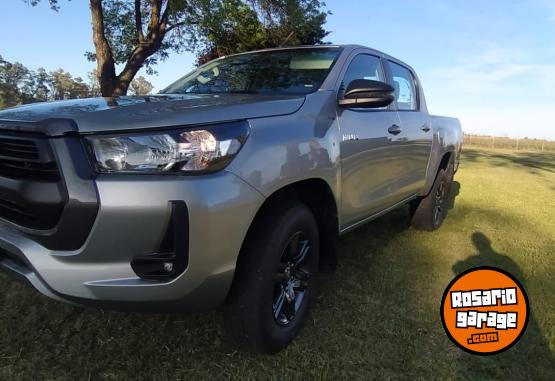 Camionetas - Toyota Hilux sr 4x2 2022 Diesel 37000Km - En Venta