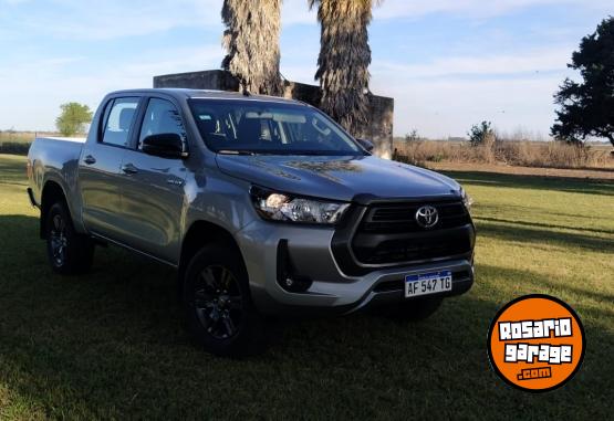 Camionetas - Toyota Hilux sr 4x2 2022 Diesel 37000Km - En Venta