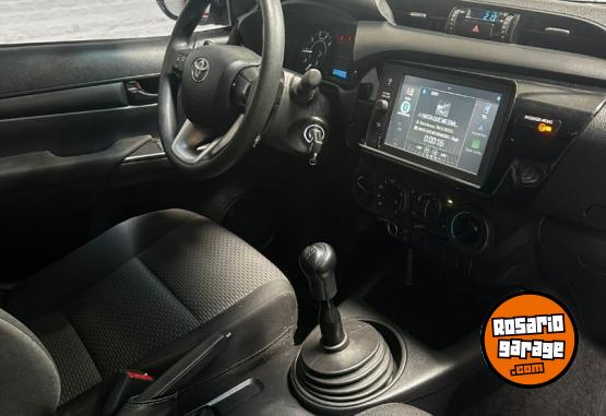 Camionetas - Toyota Hilux 4X4 DC DX 2.4 TDI 2022 Diesel 60000Km - En Venta