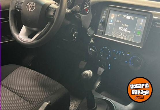 Camionetas - Toyota Hilux 4X4 DC DX 2.4 TDI 2022 Diesel 60000Km - En Venta