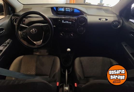 Autos - Toyota ETIOS XS 2018 Nafta 151000Km - En Venta