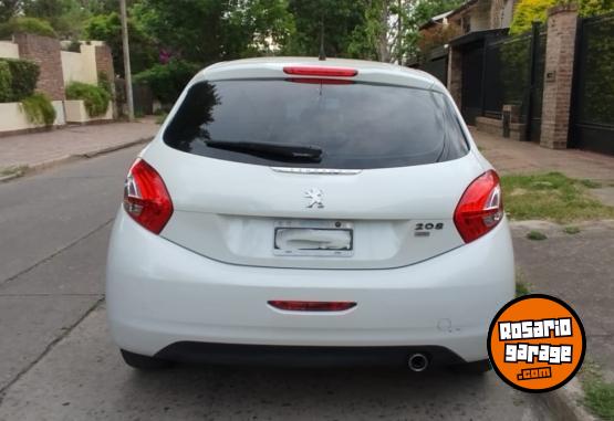 Autos - Peugeot 208 2015 Nafta 127000Km - En Venta
