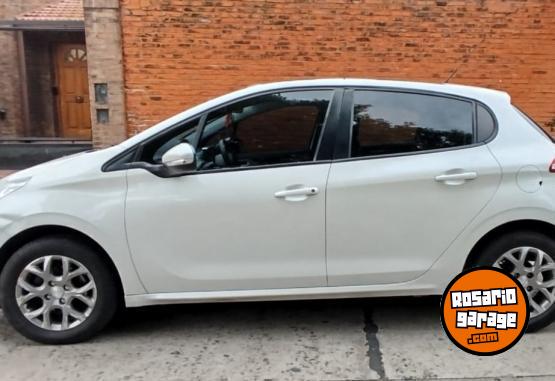 Autos - Peugeot 208 2015 Nafta 127000Km - En Venta