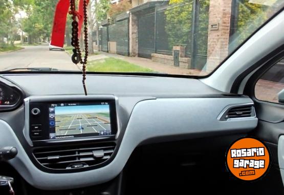 Autos - Peugeot 208 2015 Nafta 127000Km - En Venta