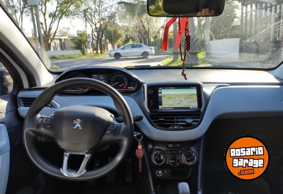 Autos - Peugeot 208 2015 Nafta 127000Km - En Venta