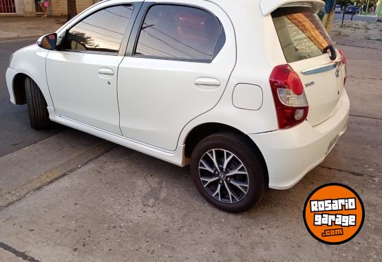 Autos - Toyota Etios 2018 Nafta 170000Km - En Venta