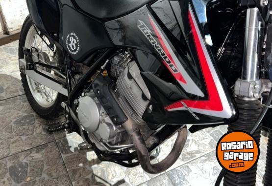 Motos - Honda TORNADO 2015 Nafta 30000Km - En Venta