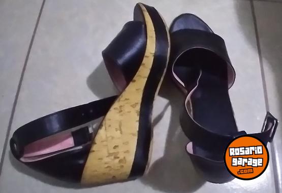 Indumentaria - Vendo Sandalias Taco Chino Negras N°37 - En Venta