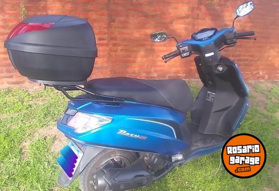 Motos - Hero Dash 125 2024 Nafta 8700Km - En Venta