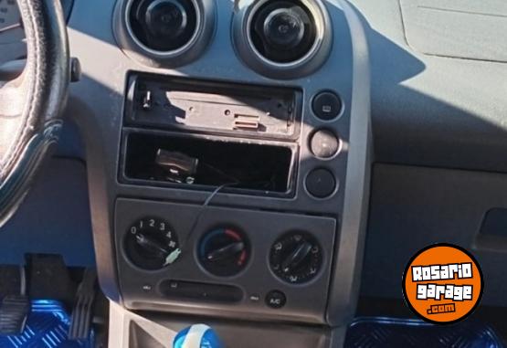 Autos - Ford Fiesta 2003 Nafta 192000Km - En Venta