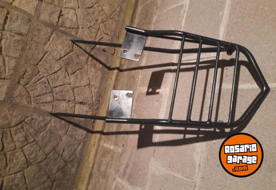 Accesorios para Motos - Portaequipaje con refuerzo - En Venta