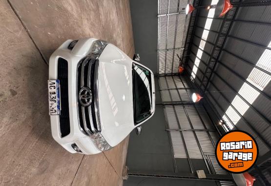 Camionetas - Toyota Hilux 2017 Diesel 130000Km - En Venta