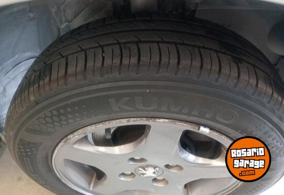 Utilitarios - Peugeot Partner 2017 Diesel 111700Km - En Venta