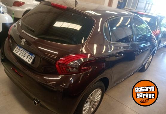 Autos - Peugeot 208 2019 Nafta 62000Km - En Venta