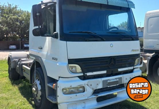 Camiones y Gr�as - Mercedes Benz Atego 1725 4 x 2 - En Venta