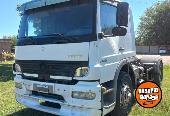 Camiones y Gr�as - Mercedes Benz Atego 1725 4 x 2 - En Venta
