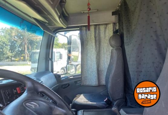 Camiones y Gr�as - Mercedes Benz Atego 1725 4 x 2 - En Venta