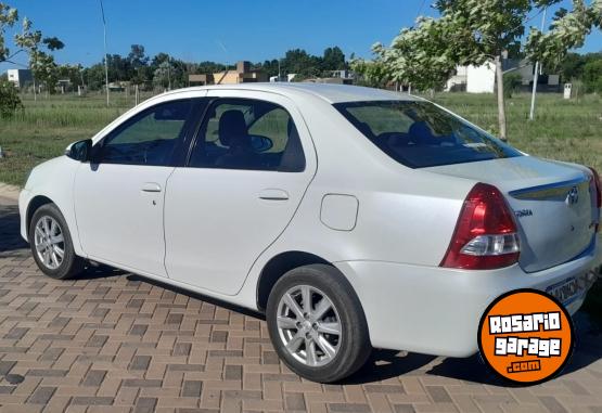Autos - Toyota Etios 2016 Nafta 165000Km - En Venta
