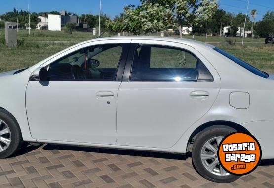 Autos - Toyota Etios 2016 Nafta 165000Km - En Venta
