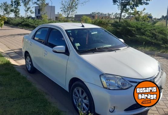 Autos - Toyota Etios 2016 Nafta 165000Km - En Venta