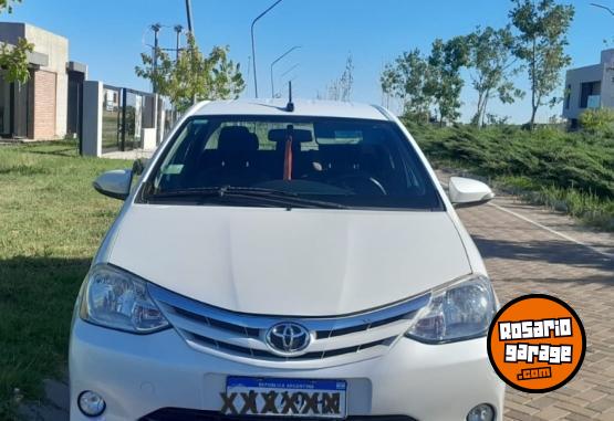 Autos - Toyota Etios 2016 Nafta 165000Km - En Venta
