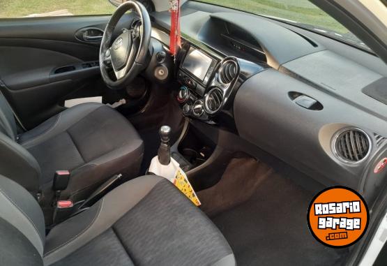 Autos - Toyota Etios 2016 Nafta 165000Km - En Venta