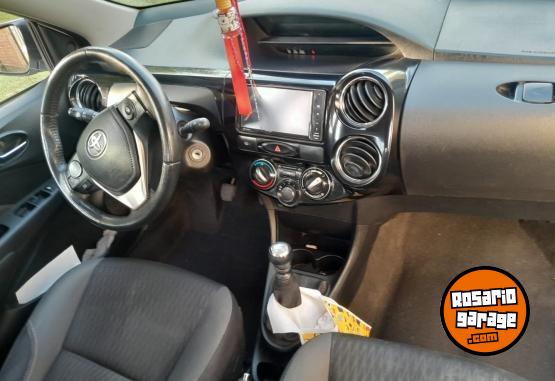 Autos - Toyota Etios 2016 Nafta 165000Km - En Venta
