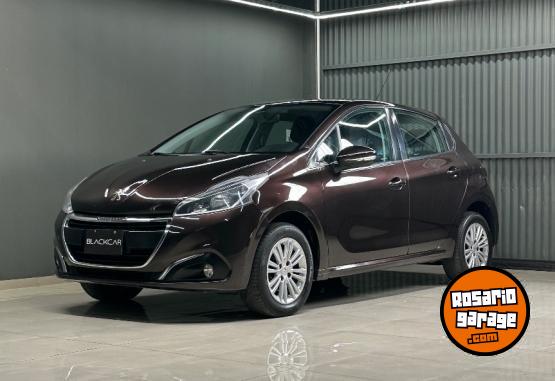 Autos - Peugeot 208 allure 2017 Nafta 93000Km - En Venta
