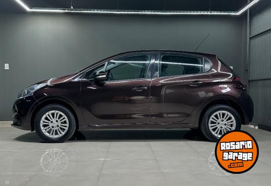 Autos - Peugeot 208 allure 2017 Nafta 93000Km - En Venta