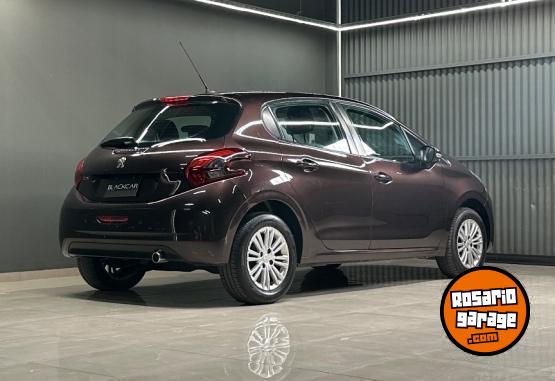 Autos - Peugeot 208 allure 2017 Nafta 93000Km - En Venta