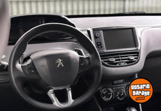 Autos - Peugeot 208 allure 2017 Nafta 93000Km - En Venta